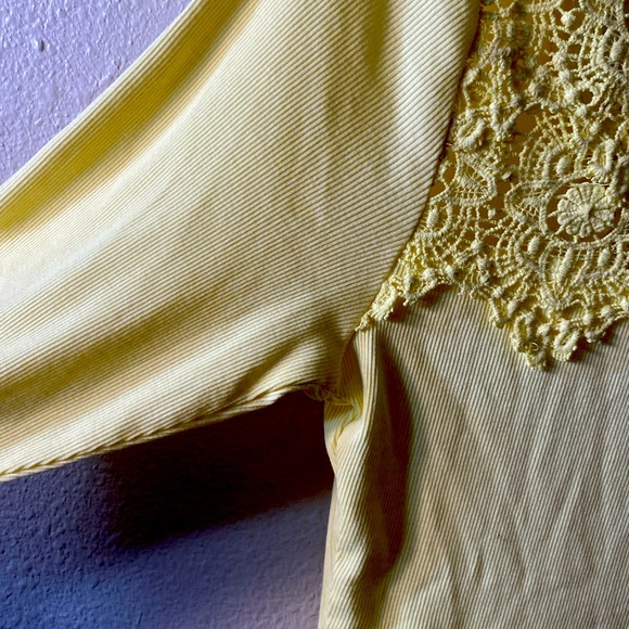 Sexy low cut, canary yellow snug fit top - Picture 3 of 5